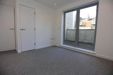 2, 13a Albion Street bed2.JPG