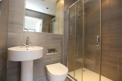 2, 13a Albion Street en suite.JPG