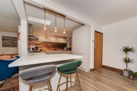 5 Glen Rise 1.jpg