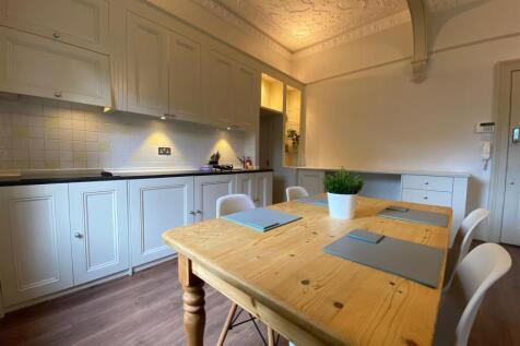 1, 99 BUCKINGHAM ROAD KITCHEN NEW 3.jpeg