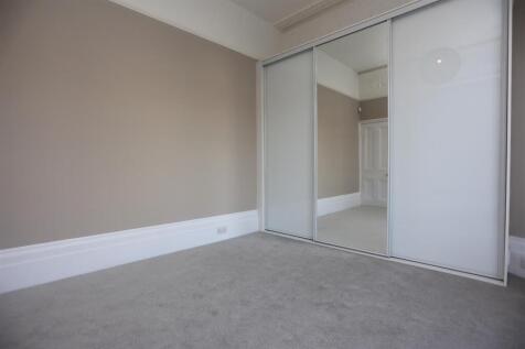 2, 56 Wilbury Road Bedroom 1 NEW (1).JPG