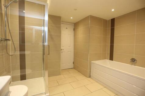 2, 56 Wilbury Road Bathroom (4).JPG