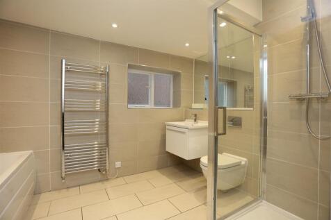 2, 56 Wilbury Road Bathroom (1).JPG