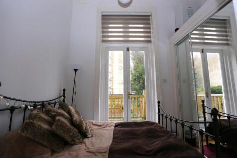 GFF 26 Tisbury Road bed 2.JPG