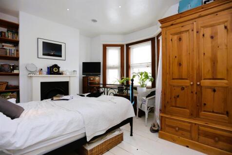 112 Cowper Street Bed.JPG