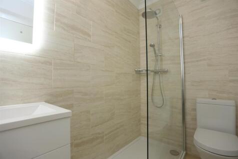 12, 4 Stanford Avenue Unfurnished Bathroom.JPG