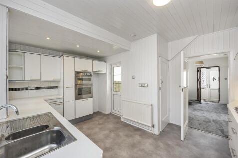 14 WOODLAND DRIVE (14).JPG