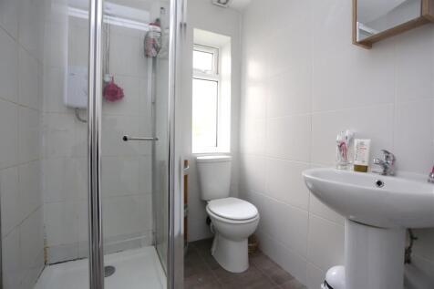 lgf 88 Goldstone Road - Furnished - Shower.JPG