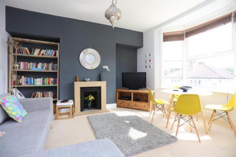 TFF 44 Old Shoreham Road Living Room (1).JPG