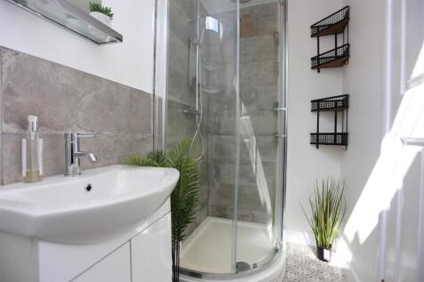 10b Sillwood Place Shower.JPG