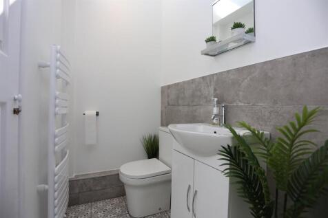 10b Sillwood Place Shower 1.JPG