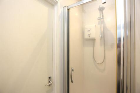 5, 107 Lansdowne Place - Shower (2).JPG