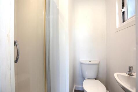 5, 107 Lansdowne Place - Shower (1).JPG