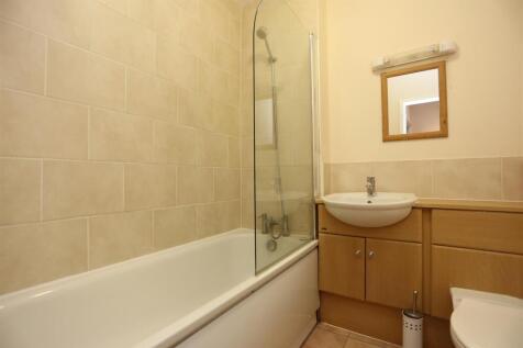 5, 2 St James&#39;s Street Mews Bathroom.JPG