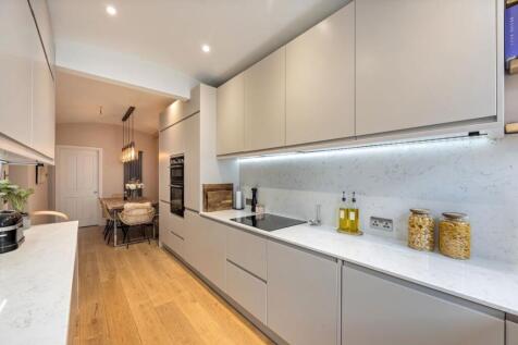 1, 14 Cromwell Road (13).jpeg