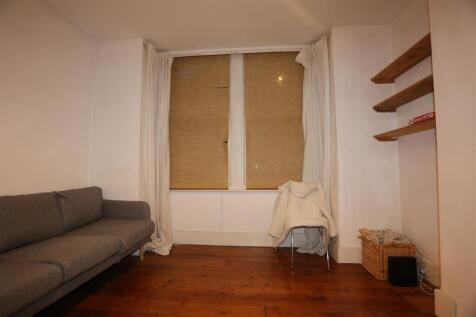 62 RUGBY PLACE LOUNGE 2.JPG