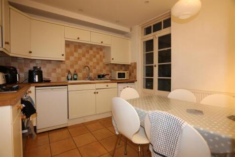 62 RUGBY PLACE KITCHEN 3.JPG