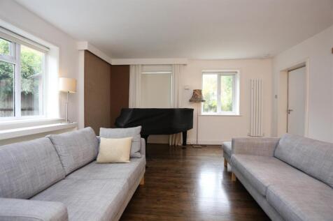 18 Langdale Rd (5).JPG