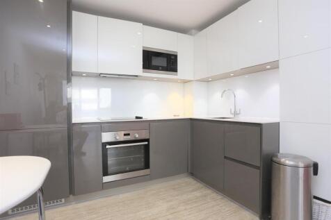 7 Embankment Hse new kitch2.jpg