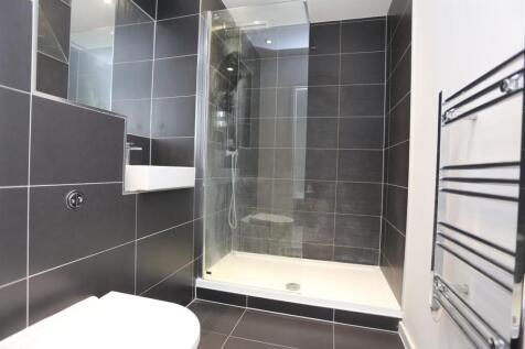 7 Embankment Hse new ensuite.JPG