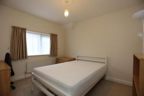 15 Standean Close Bed 3.JPG