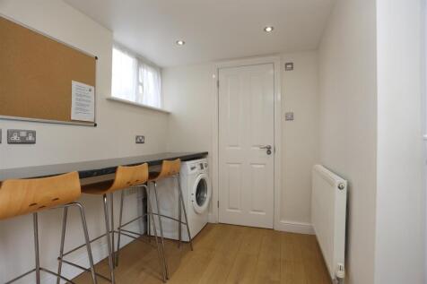15 Standean Close Utility Room.JPG