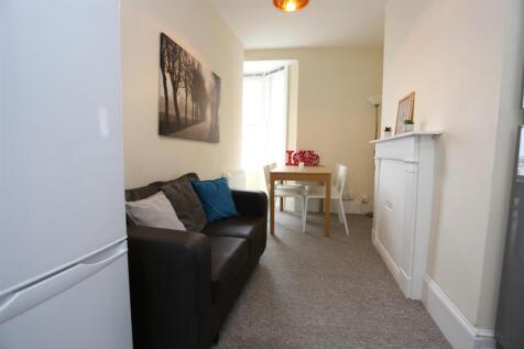 2, 5 Powis Rd new 2022  (8).JPG