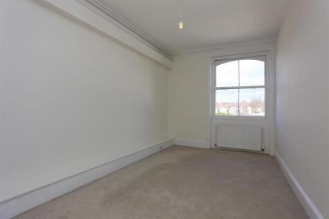 3, 8 Cromwell Road Bed 1 (3).JPG