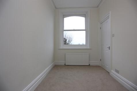 3, 8 Cromwell Rd bed2.JPG