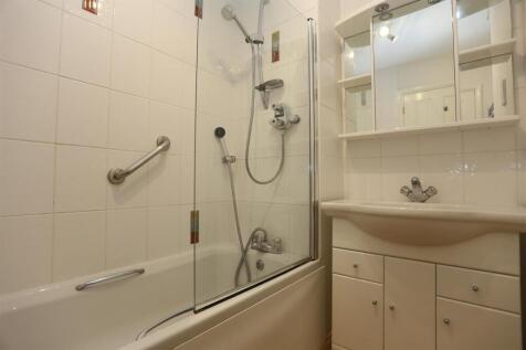 16 Derek House bath.JPG