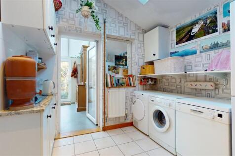 KITCHEN/ UTILITY