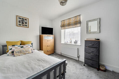 1365402-4-68e915c...