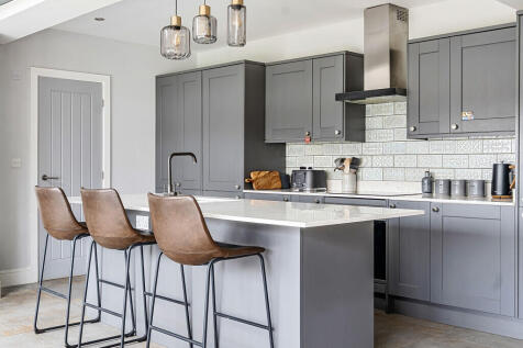 1365402-11-68e917...