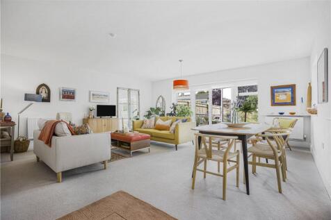 Sitting/Dining Room