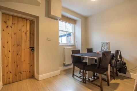 SITTING/DINING ROOM