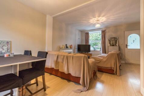 SITTING/DINING ROOM