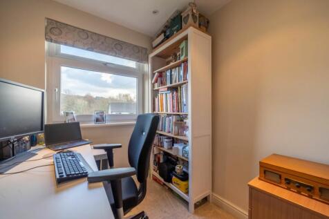 BEDROOM/STUDY