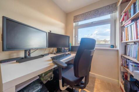 BEDROOM/STUDY