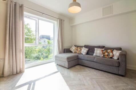 KITCHEN/SITTING ROOM