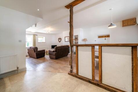 OPEN PLAN LIVING AREA