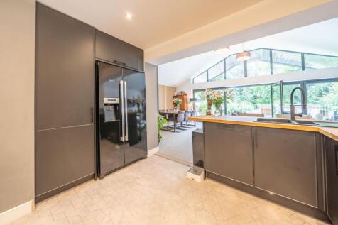OPEN PLAN LIVING AREA