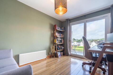 BEDROOM/OFFICE