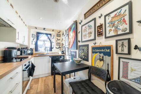 OPEN PLAN LIVING AREA