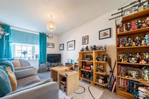 OPEN PLAN LIVING AREA