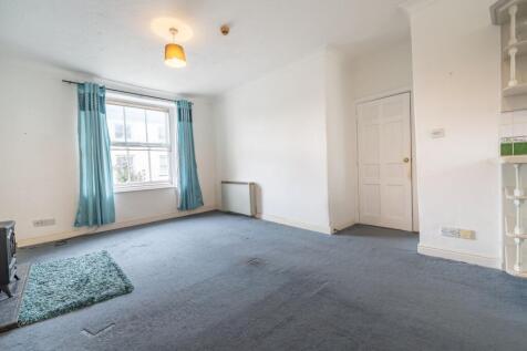 OPEN PLAN LIVING AREA