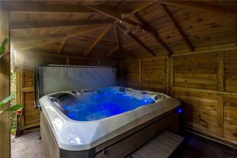 Hot Tub/Gazebo