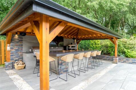 Outdoor Kitchen