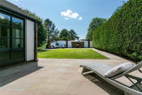 Patio/Garden Area