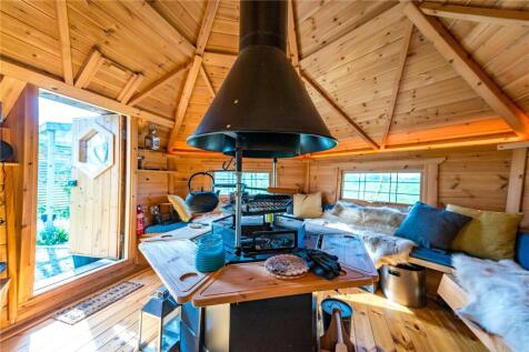 Arctic Bbq Cabin