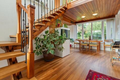 Hall/Dining Area